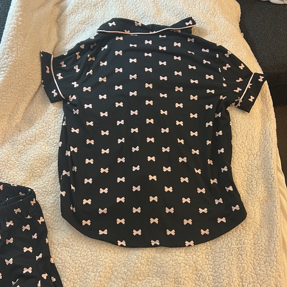 Kate Spade Black Pajama Set with pink Bow Pattern - Picture 5 of 9